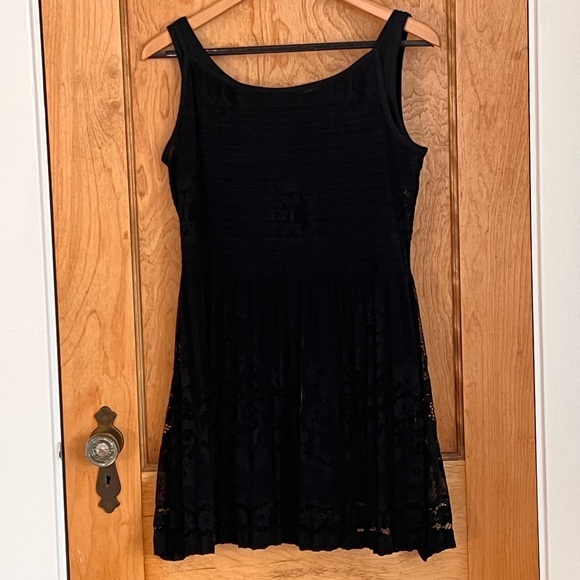 Black dress - Picture 4 of 4